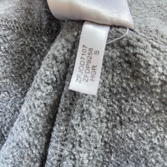 Calvin Klein cropped grey sweatpants w/ drawstring - Picture 2 of 4